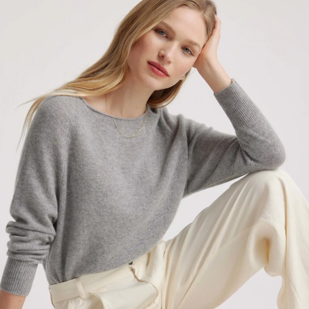 Quince Lightweight Cashmere Crewneck Sweater in Light Gray